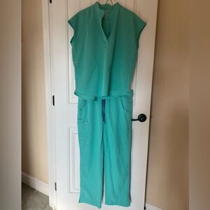 Teal Figs brand scrub set